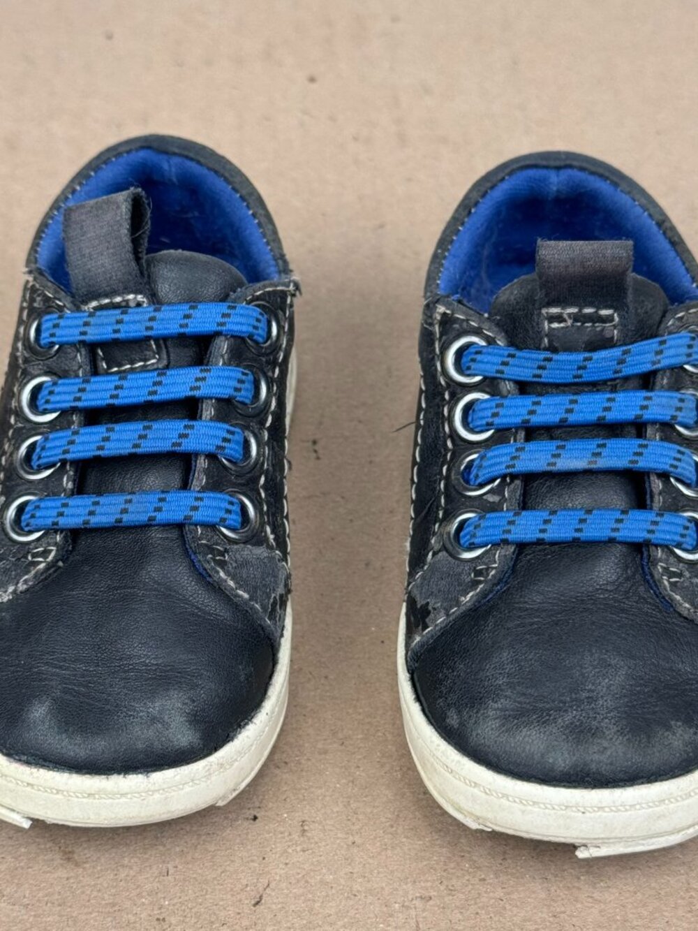 Sole Play Boys Size 5M Black Leather Sneakers Blue Elastic Laces Distressed
